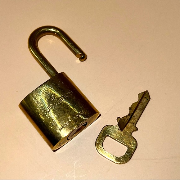 Louis Vuitton | Authentic Lock & Key - Picture 4 of 5